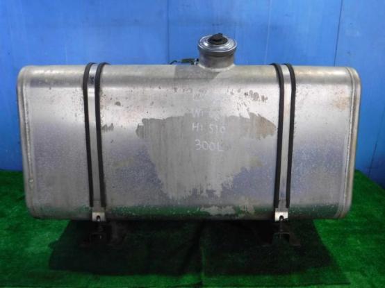 フューエルタンク（300L）　いすゞ　ギガ　PJ-CYM51Q5　[P29698]