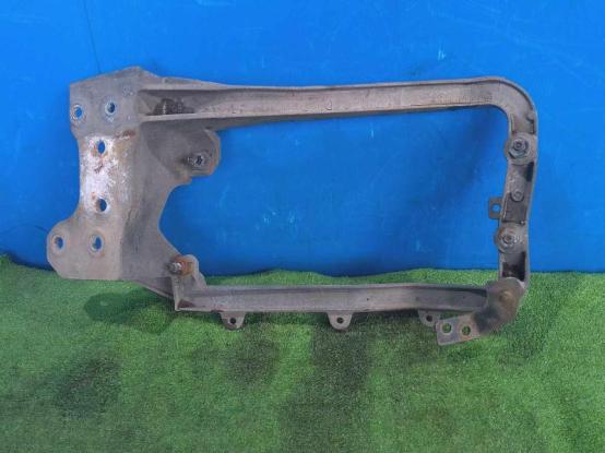 ライトブラケット（左）　日野　プロフィア　BDG-SH1EDXG　[P31883]