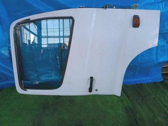 ドア（右）　日野　レンジャー　ADG-FD7JLWA　[P31944]