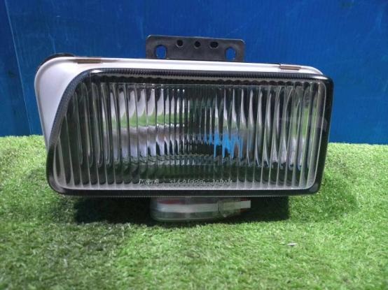 フォグランプ（左）　いすゞ　エルフ　TRG-NPR85AR　[P31670]