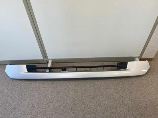 ラジエーターグリル（下）　日産UD　クオン　LKG-GK5XAB　[P31760]