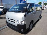 中古車 トヨタ　ハイエース　４ＷＤ　ＤＸ　９人　４ドア